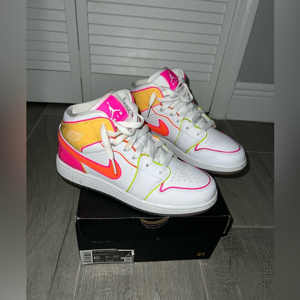 Jordan 1 Edge Glow